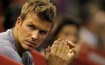 环亚体育独家-乌克兰队球迷举标语支持球队