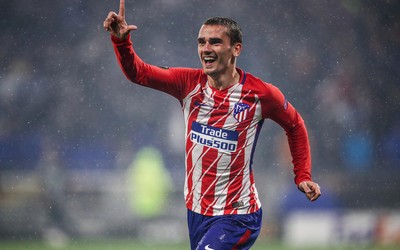 环亚体育焦点-克瓦拉茨赫利亚赛后主动收拾器材