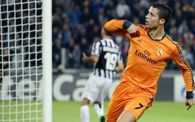 环亚体育焦点-加维模仿宇航员失重庆祝