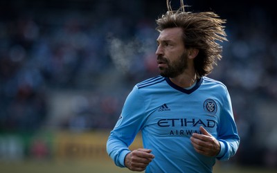 环亚体育热议-特罗萨德进球后指向天空